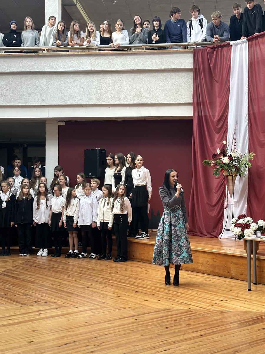 Valsts svētku pasākums Ādažu vidusskolā